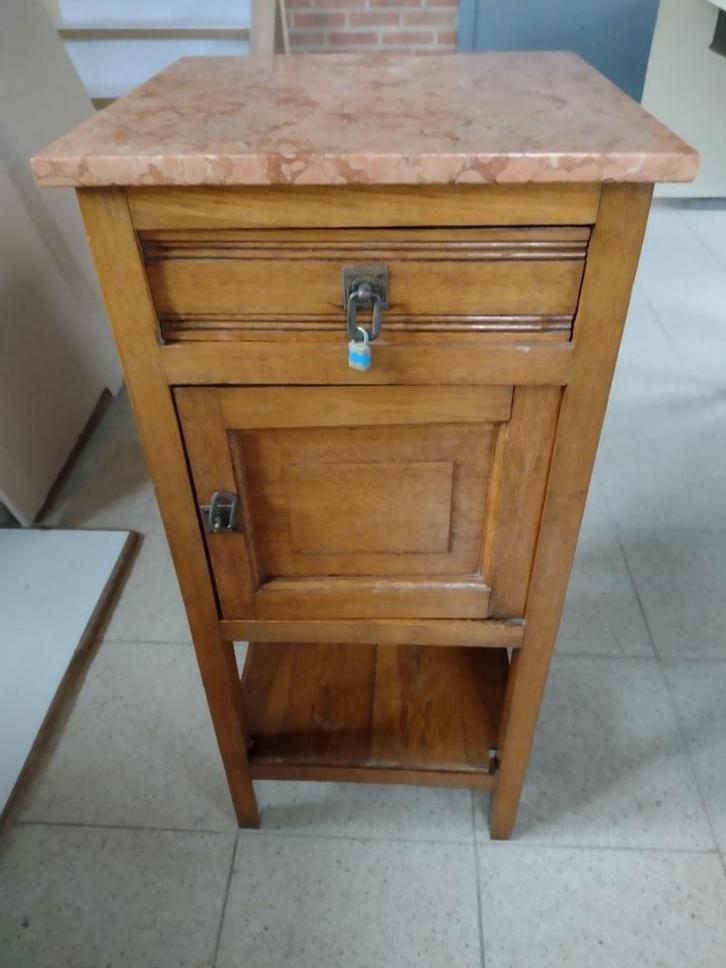 Nachtkastje, Huis en Inrichting, Slaapkamer | Nachtkastjes, Gebruikt, 70 cm of meer, 45 tot 65 cm, Hout, Ophalen