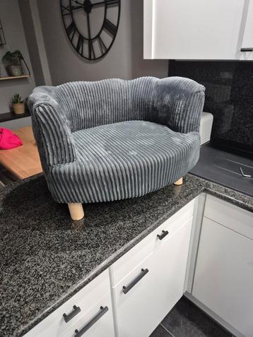 Nieuwe fluwelen hondenmand beschikbaar voor biedingen