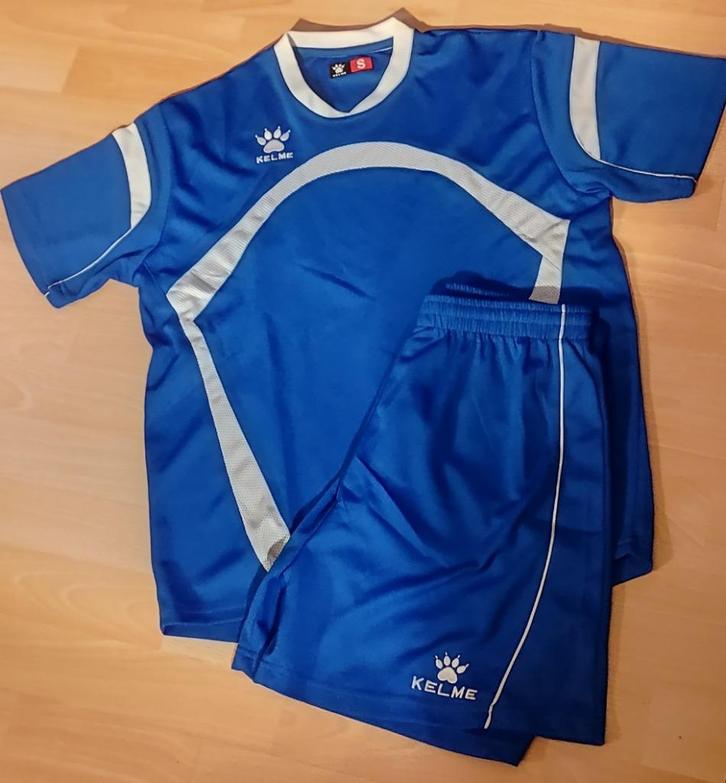S small trainingset sporttenue Kelme blauw wit, Sport en Fitness, Voetbal, Gebruikt, Set, Maat S, Verzenden