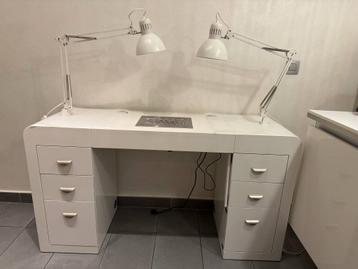 Table d onglerie, Enlèvement, Utilisé, Blanc, Mains et Ongles