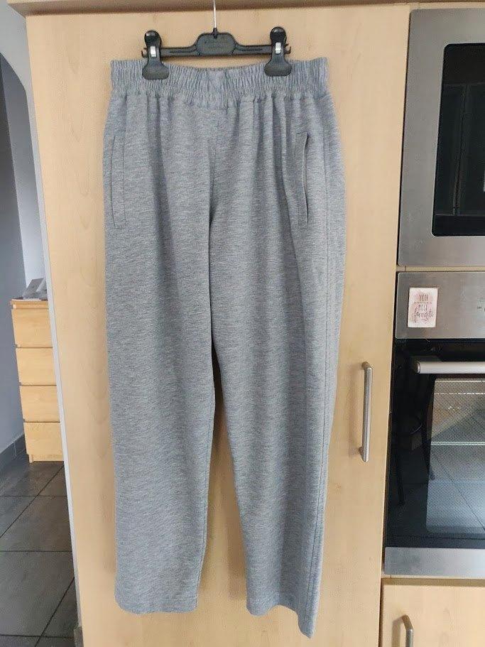 Jogging merk uitgeknipt.  maat 3XL., Kleding | Heren, Sportkleding, Zo goed als nieuw, Algemeen, Maat 56/58 (XL), Beige, Ophalen of Verzenden