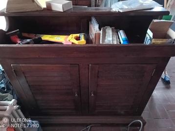 Gratis vintage kast  beschikbaar voor biedingen