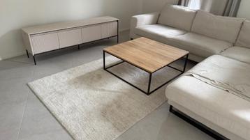 Salontafel in goede staat beschikbaar voor biedingen