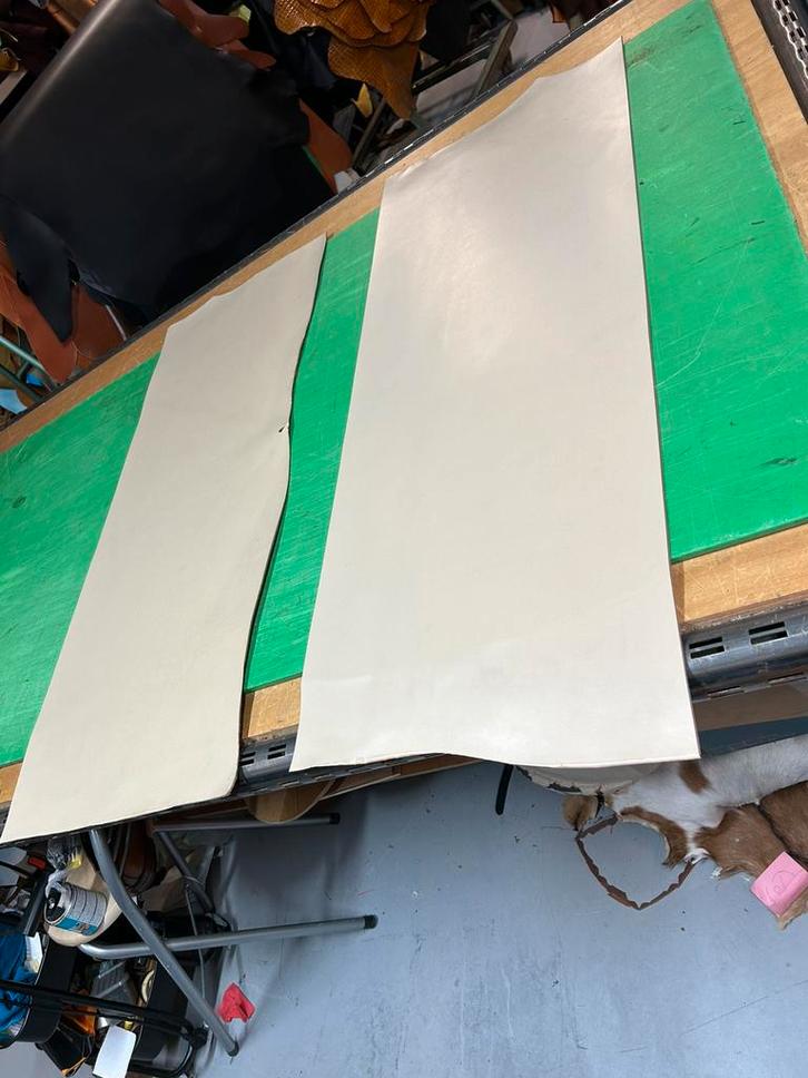 Beige kleur tuigleer lappen 2-2,5 mm dikte half soepel, Hobby en Vrije tijd, Stoffen en Lappen, Zo goed als nieuw, Beige, Ophalen of Verzenden