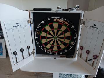 Dartbord + kast en pijlen beschikbaar voor biedingen