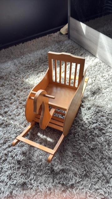 Houten schommelpaard beschikbaar voor biedingen