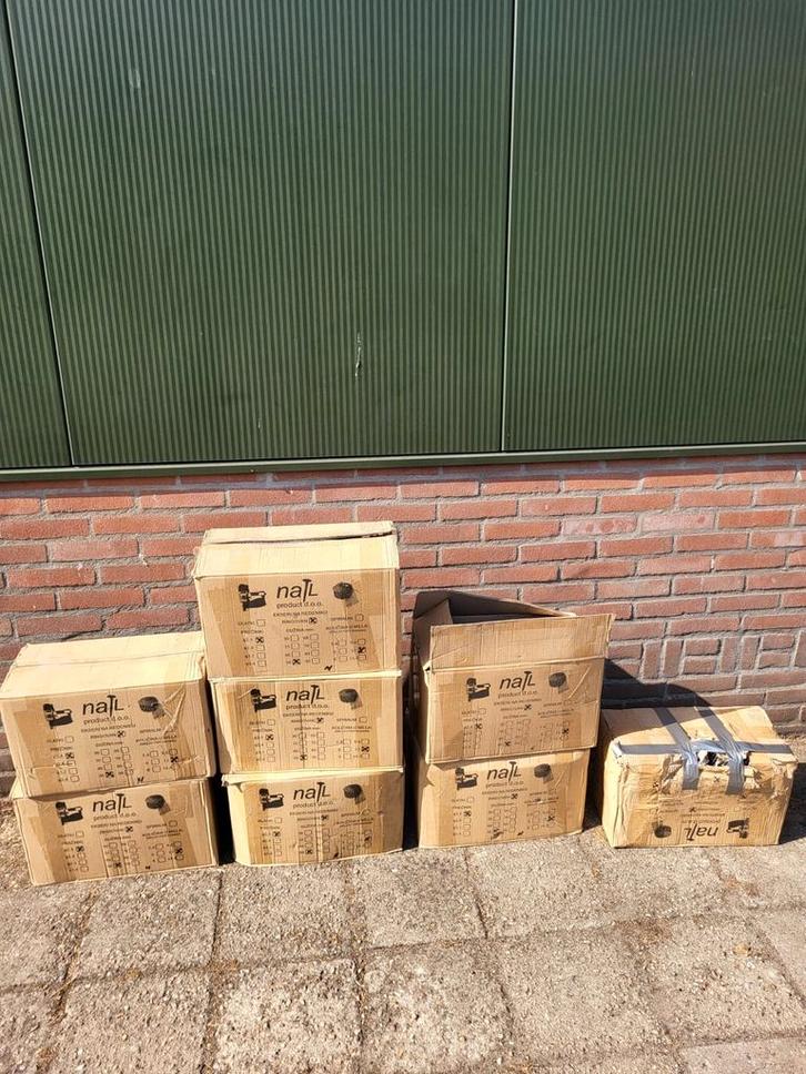 Schietnagels / draadnagels
8 dozen, Doe-het-zelf en Bouw, IJzerwaren en Bevestigingsmiddelen, Ophalen