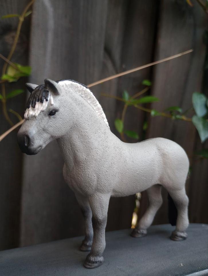 Schleich grijze fjord repaint 13753, Verzamelen, Dierenverzamelingen, Zo goed als nieuw, Beeldje of Figuurtje, Paard, Verzenden