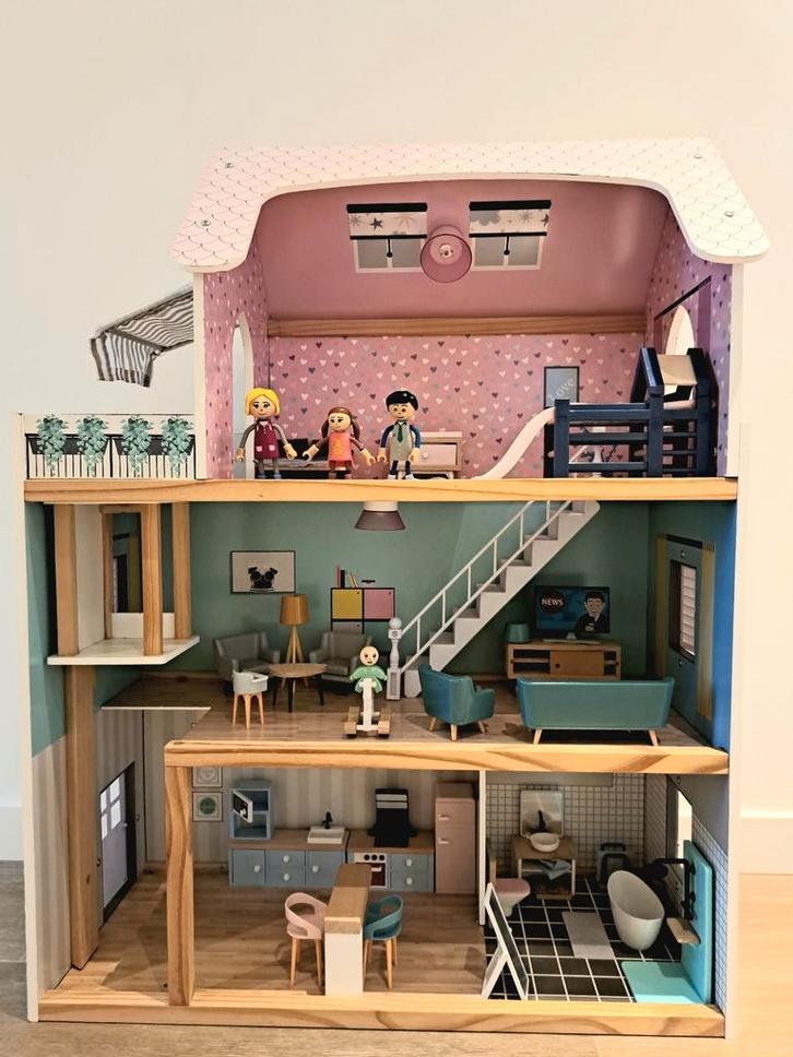 Groot Luxe Poppenhuis met Lift & Werkend Licht – Compleet, Enfants & Bébés, Jouets | Maisons de poupées, Maison de poupées, Enlèvement