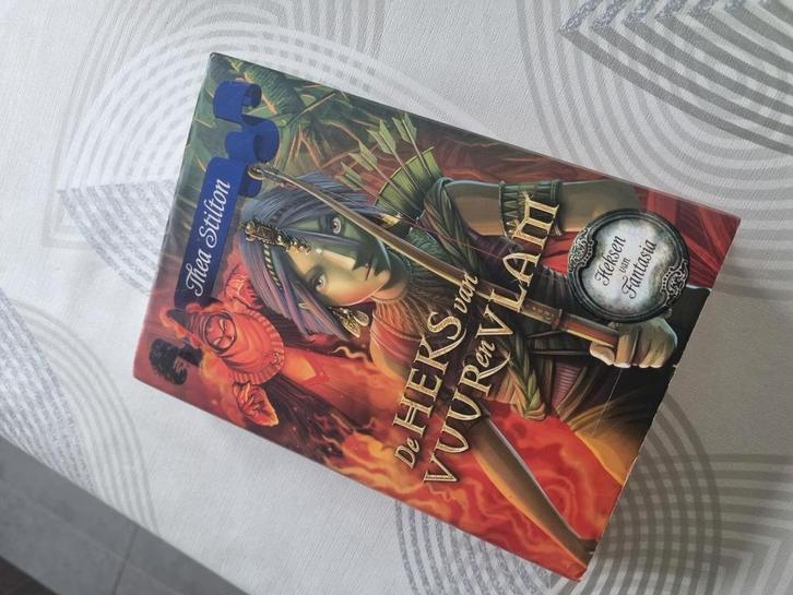 Thea Stilton - De heks van vuur en vlam, Boeken, Kinderboeken | Jeugd | 10 tot 12 jaar, Zo goed als nieuw, Ophalen of Verzenden