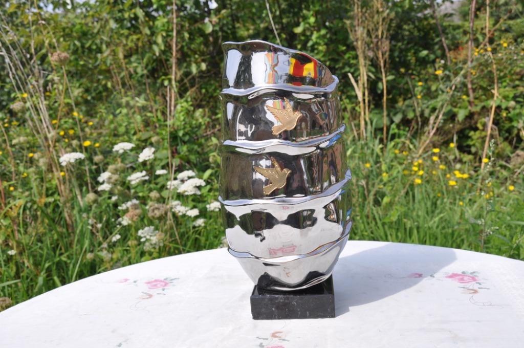 grand vase design faience argentée socle marbre, Enlèvement ou Envoi, Utilisé, Autres couleurs