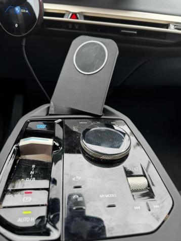 BMW IX Magsafe lader voor in de middenconsole beschikbaar voor biedingen