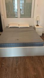 Lit avec matelas table de chevet et lampes qui vont avec, Maison & Meubles, Chambre à coucher | Linge de lit, Comme neuf