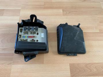 zekeringkast renault clio 3 / modus 8200194747 motorruimte beschikbaar voor biedingen