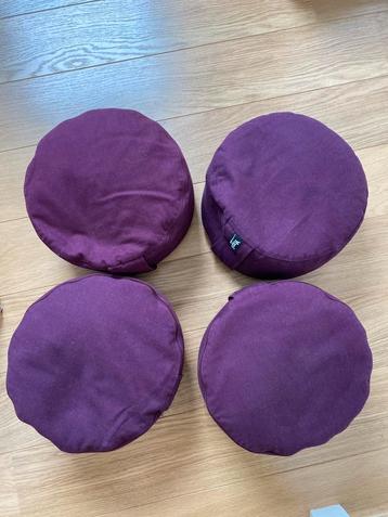 4 meditatiepoefjes nieuw en ongebruikt! beschikbaar voor biedingen