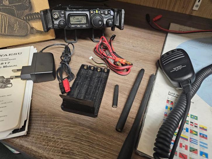 Yaesu FT 817, Telecommunicatie, Zenders en Ontvangers, Zo goed als nieuw, Zender en Ontvanger, Ophalen of Verzenden