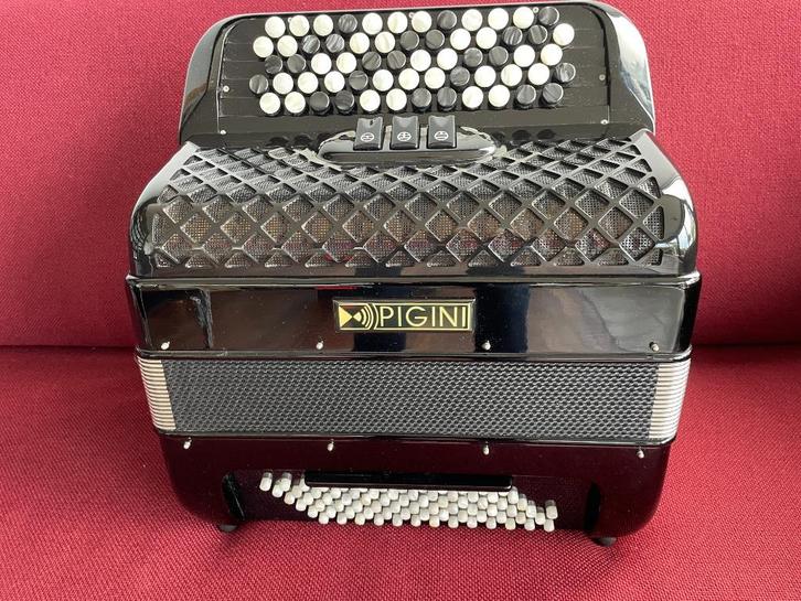 Z.g.a.n. Pigini Studio B2 knopaccordeon. Do3 . Convertor ., Muziek en Instrumenten, Accordeons, Zo goed als nieuw, Knopaccordeon