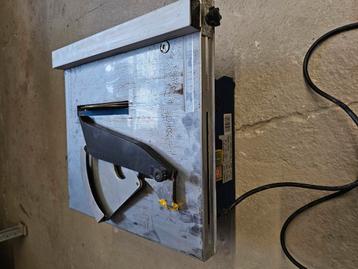 Tegelzaag met diamant schijf met water beschikbaar voor biedingen