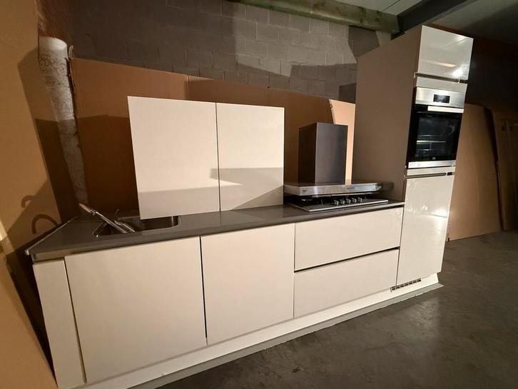 Prachtige Crème Keuken met marmerblad en Aparatuur+Levering, Huis en Inrichting, Keuken | Complete keukens, Zo goed als nieuw