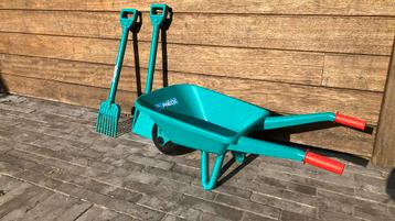Speelgoed kruiwagen met rakel en schop beschikbaar voor biedingen
