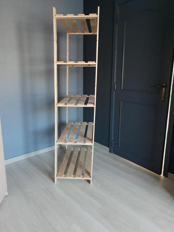 houten rek beschikbaar voor biedingen