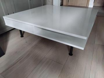 grote salontafel wit glanzend 90 x 90 beschikbaar voor biedingen