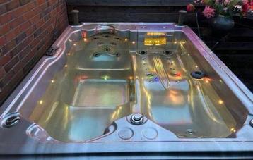 Jacuzzi spa 2ligplekken 3/4persoons koopje mega mooi bad, Enlèvement ou Envoi, Comme neuf