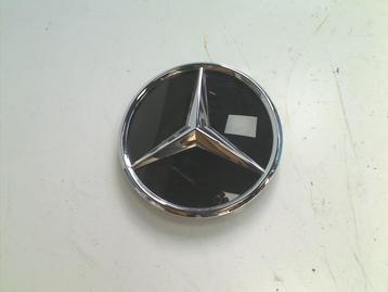EMBLEEM Mercedes-Benz C (W205) (a0008881000) beschikbaar voor biedingen