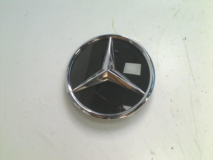 EMBLEEM Mercedes-Benz C (W205) (a0008881000), Auto-onderdelen, Overige Auto-onderdelen, Mercedes-Benz, Gebruikt