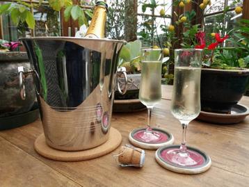 Champagneglazen beschikbaar voor biedingen