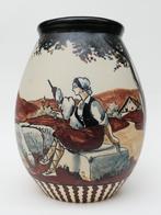 Beau vase en céramique  - décor basque - Ciboure - France, Antiquités & Art, Enlèvement ou Envoi
