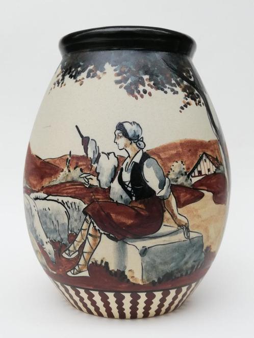Beau vase en céramique  - décor basque - Ciboure - France, Antiquités & Art, Antiquités | Céramique & Poterie, Enlèvement ou Envoi