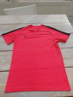 Nike dri-fit roze/rood t-shirt. Mt. S, Vêtements | Hommes, Vêtements de sport, Comme neuf, Football, Taille 46 (S) ou plus petite