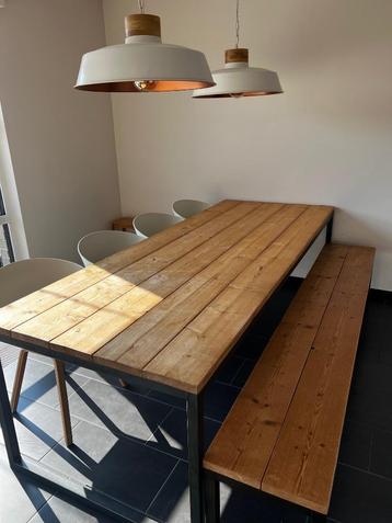 Eetkamer: eettafel steigerhout 260cm + bank + 4 stoelen beschikbaar voor biedingen
