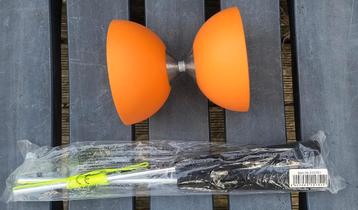 Diabolo met nieuwe stokken  beschikbaar voor biedingen
