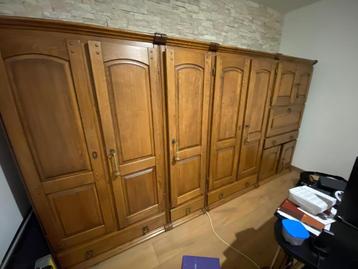 eiken kast beschikbaar voor biedingen