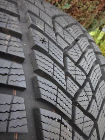 Pneus hiver Bridgestone 245 40 18 97W