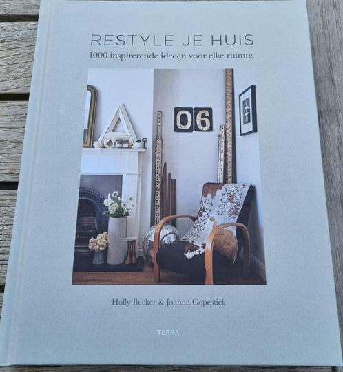 Holly Becker & Joanna Copestick - Restyle je huis, Livres, Maison & Jardinage, Neuf, Intérieur et Design, Enlèvement ou Envoi