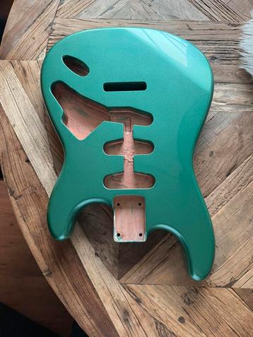 Stratocaster body “ ocean Turqoise “ Elzen nieuw beschikbaar voor biedingen