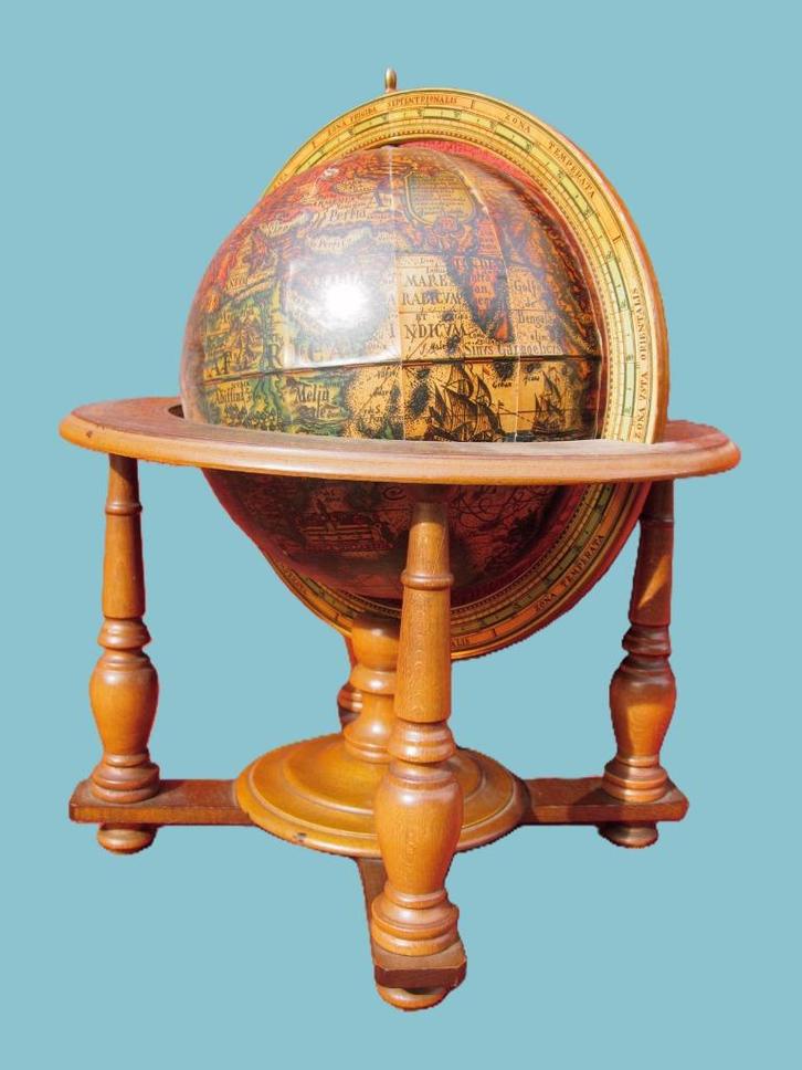 33cm hoge deskdecostandaard decoratieve wereldbol., Antiek en Kunst, Curiosa en Brocante, Ophalen