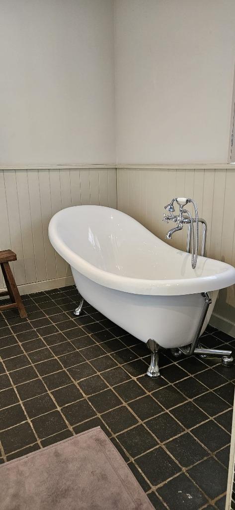 Klassiek vrijstaand bad op poten, Huis en Inrichting, Badkamer | Badkamermeubels, Zo goed als nieuw, Overige typen, 150 tot 200 cm