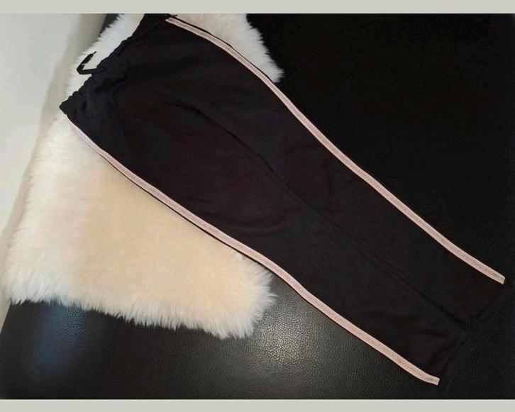 Zwarte broek / sportbroek in maat 158 / 164 ZEER GOEDE STAAT, Kinderen en Baby's, Kinderkleding | Maat 158, Zo goed als nieuw