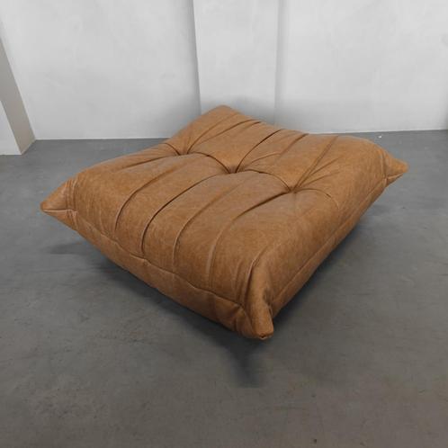 Ligne Roset Togo - Ottoman Camel vol-aniline leder, Huis en Inrichting, Zetels | Voetbanken en poefs, Zo goed als nieuw, 75 tot 100 cm