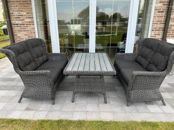 Tuinmeubelen beschikbaar voor biedingen
