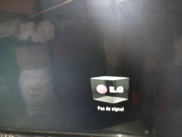 Set van 3 LED-LCD-schermen van 50, 32 en 32 inch beschikbaar voor biedingen