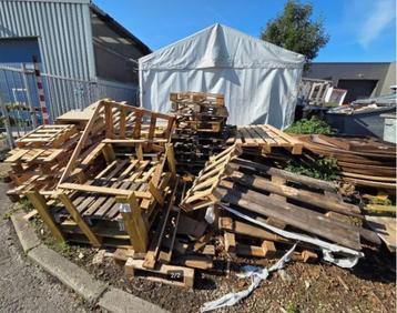 pallets en pallethout om te doneren  beschikbaar voor biedingen