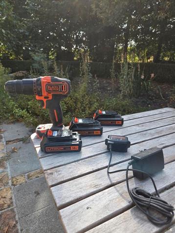 Black+Decker accuboormachine 18V – met 3 accu’s & lader beschikbaar voor biedingen