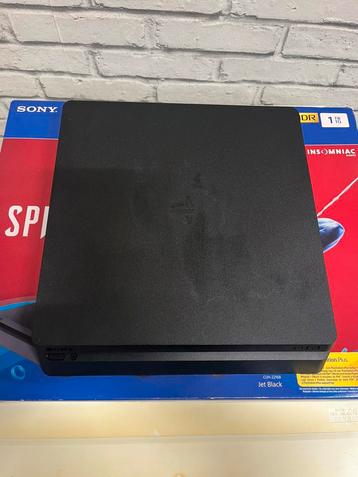 Ps4 1to + 1 controller + 4 jeux beschikbaar voor biedingen