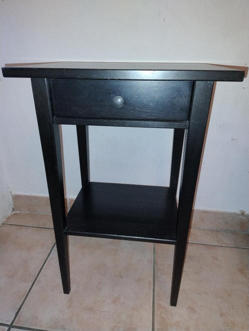 Table haute (chevet/hall/salon) noire type Ikea Hemnes, Huis en Inrichting, Slaapkamer | Nachtkastjes, Zo goed als nieuw, 55 tot 70 cm