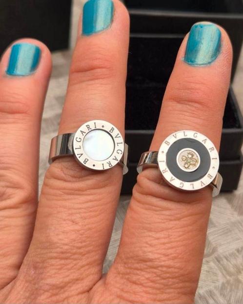 Prachtige Bvlgari ringen wit(parelmoer) en zwart met crystal, Handtassen en Accessoires, Ringen, Zo goed als nieuw, Wit, Ophalen of Verzenden